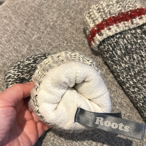 Roots ladies snood/mitts/pompom hat - Picture 9 of 9